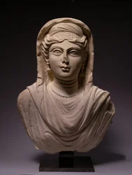 Honbyst, från Palmyra, mitten av 200-talet e.Kr. (kalksten)